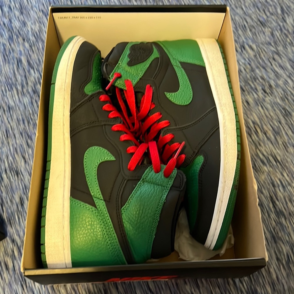 Jordan “pine green” 1s